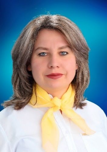 Заместитель заведующего по УВР Сотникова Вера Семеновна.